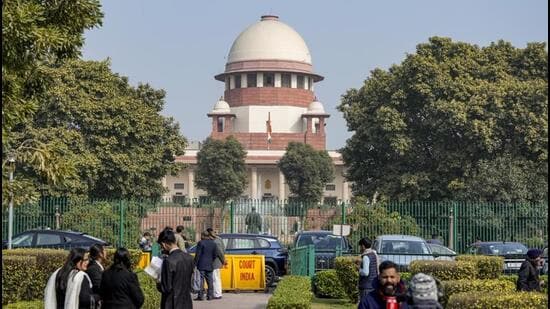 पता अपडेट करने का कर्तव्य कर्मचारी का है, SC का नियम
